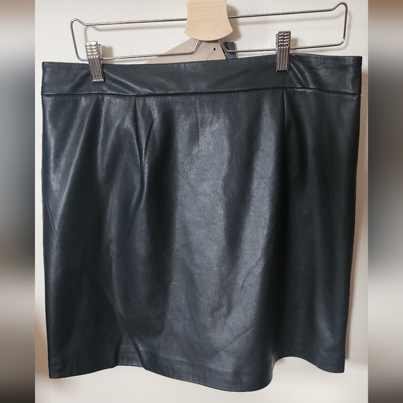 NWT Vegan Leather Skirt from RW&Co size 14 - Picture 4 of 7